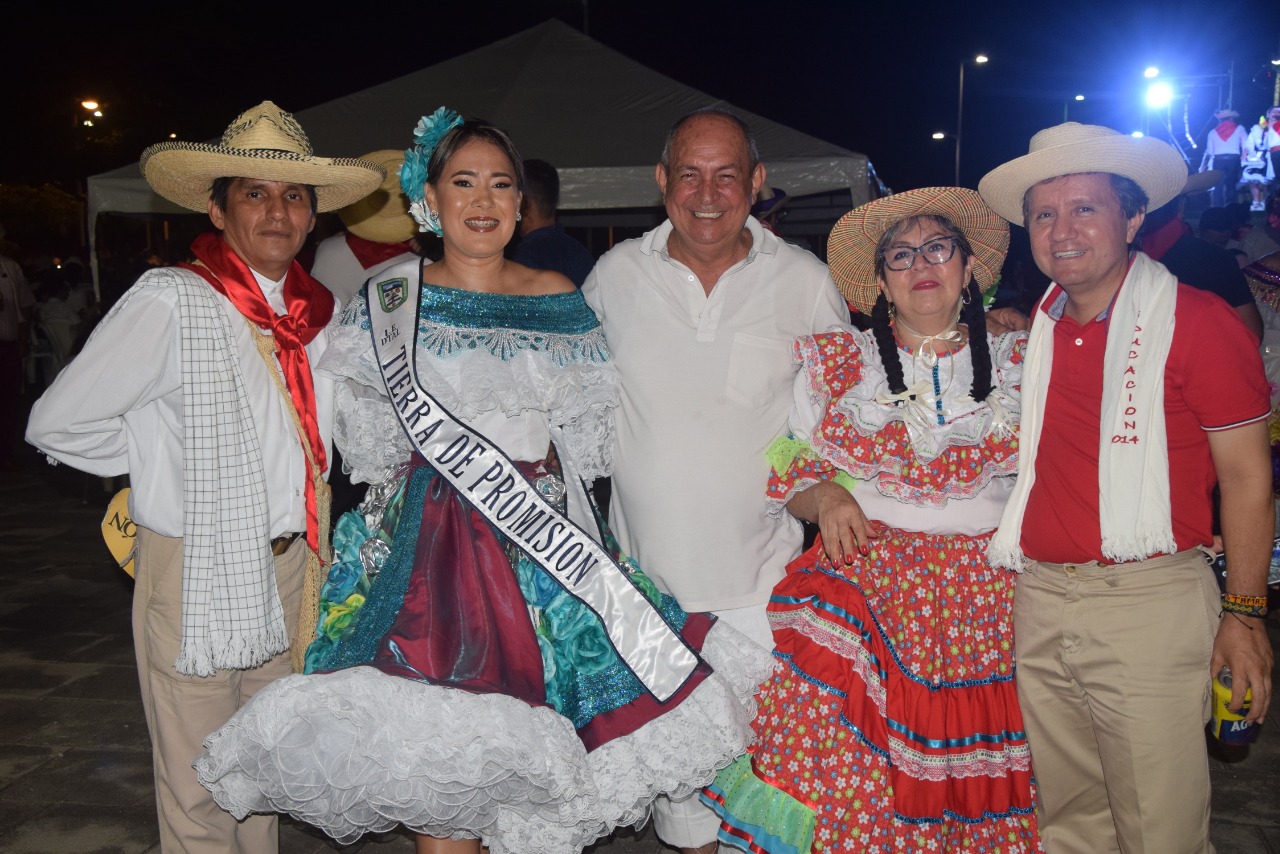 Sandor Ramírez, Lizeth Guilombo, Esper Trigueros, Gilma Olaya Rojas y Aldemar Macías.
